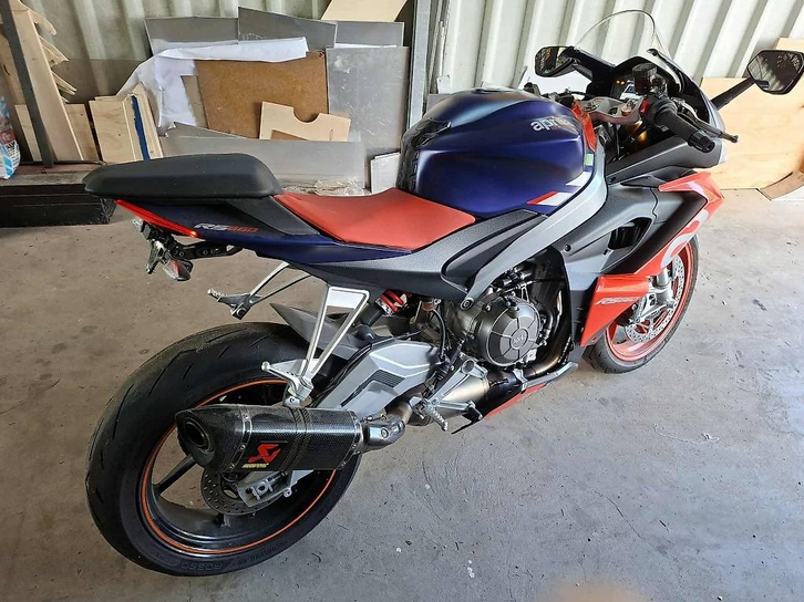 APRILIA RS 660 mit Akrapovic, nur 5500km, Neureifen APRILIA APRILIA RS 660