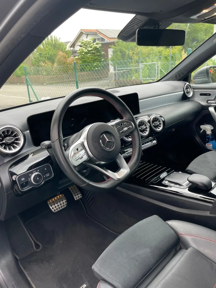 Mercedes-Benz A 180 AMG Line - Stilvolles Fahrerlebnis Mercedes-Benz Mercedes-Benz A-Klasse W177 A 180 AMG Line