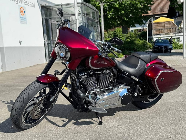 Harley-Davidson Sport Glide 107 in Cherry Red HARLEY-DAVIDSON HARLEY-DAVIDSON FLSB Sport Glide 107
