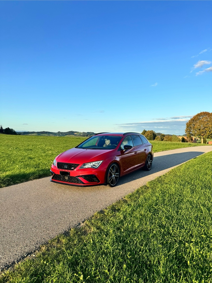 SEAT Leon ST Cupra 300 PS mit Tuning zu verkaufen SEAT SEAT Leon ST 2.0 TSI 300 Cupra 4Drive DSG