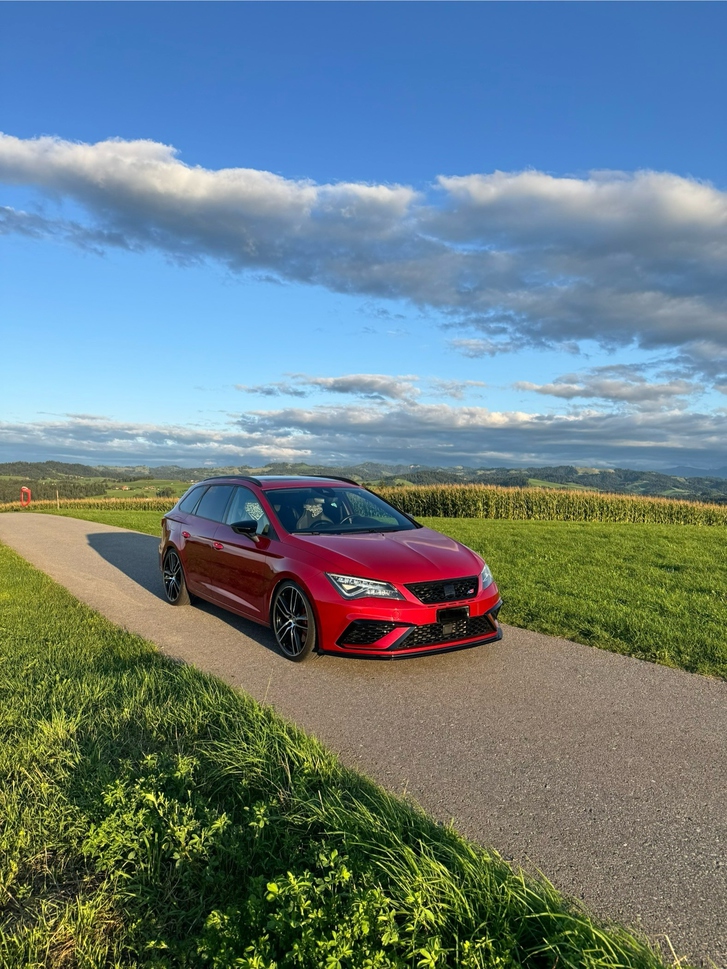 SEAT Leon ST Cupra 300 PS mit Tuning zu verkaufen SEAT SEAT Leon ST 2.0 TSI 300 Cupra 4Drive DSG