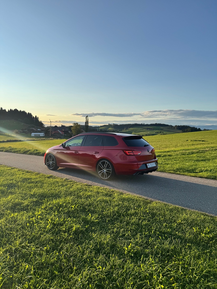 SEAT Leon ST Cupra 300 PS mit Tuning zu verkaufen SEAT SEAT Leon ST 2.0 TSI 300 Cupra 4Drive DSG