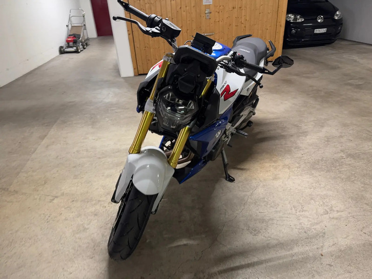 Sportlicher BMW F 900 R ABS, neuwertig BMW BMW F 900 R ABS
