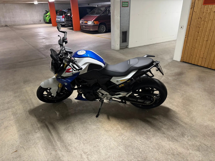 Sportlicher BMW F 900 R ABS, neuwertig BMW BMW F 900 R ABS