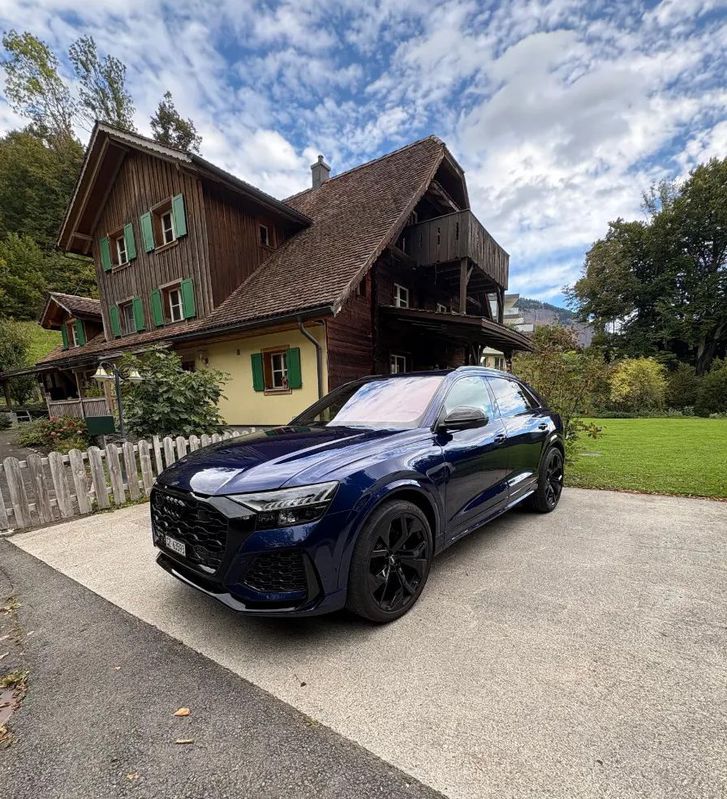 Audi RS Q8 4.0 V8 TFSI quattro - Luxus & Leistung Audi Audi RS Q8 4.0 V8 TFSI quattro T-Tronic