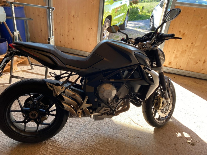 Motorrad MV Agusta 675 zu verkaufen - Top Zustand MV AGUSTA MV AGUSTA 675