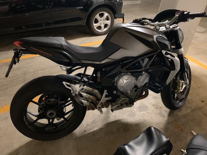 Motorrad MV Agusta 675 zu verkaufen - Top Zustand MV AGUSTA MV AGUSTA 675