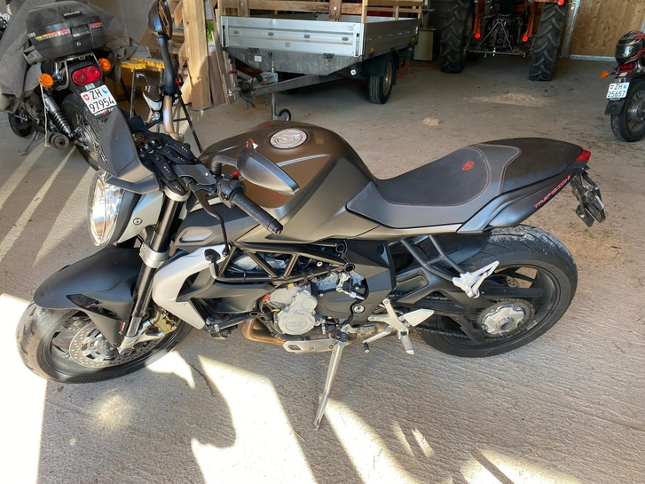Motorrad MV Agusta 675 zu verkaufen - Top Zustand MV AGUSTA MV AGUSTA 675