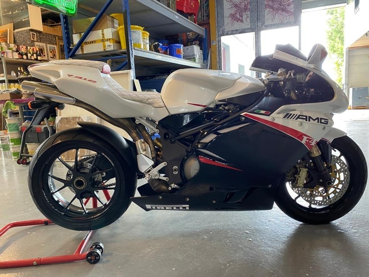 MV Agusta F4 1000 R 312 Mono - Luxus auf zwei Rädern MV AGUSTA MV AGUSTA F4 1000 R 312 Mono 1+1