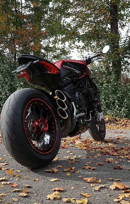 MV Agusta Dragster 800 RR - Sportliche Power & Optik MV AGUSTA MV AGUSTA Brutale Dragster 800 RR