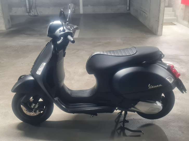 Piaggio Vespa GTS 300 HPE Super Notte in top Zustand PIAGGIO PIAGGIO Vespa GTS 300 HPE Super Notte ABS/ASR