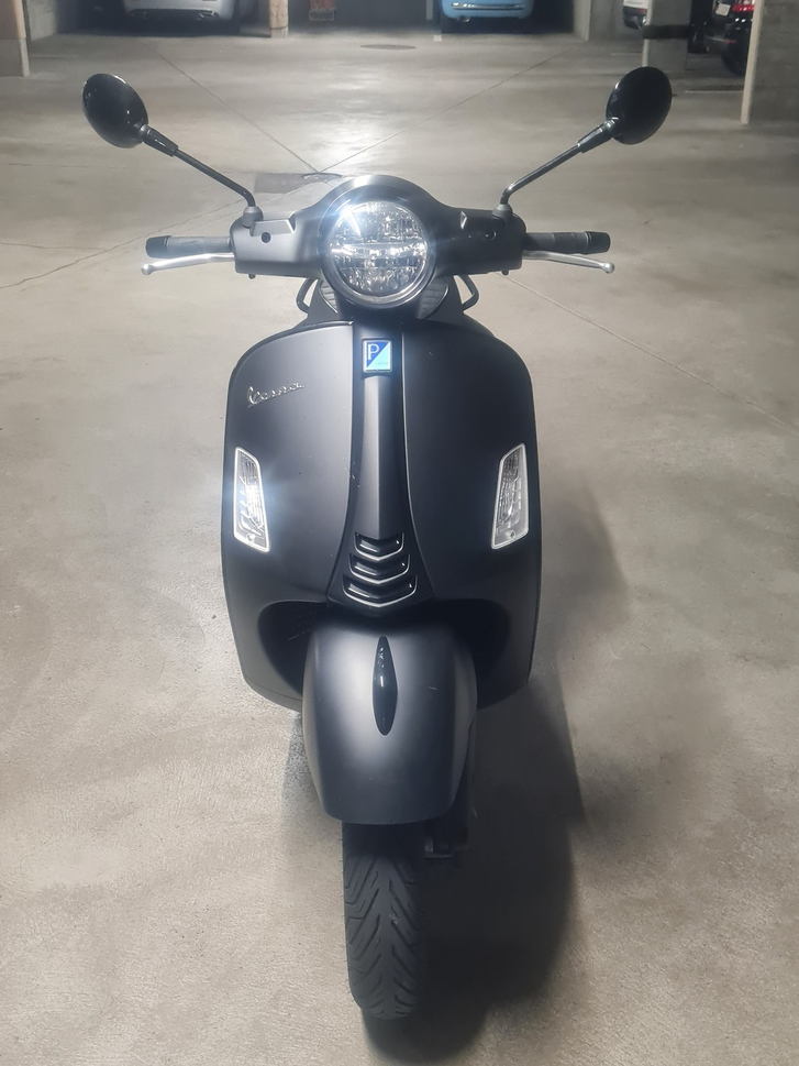 Piaggio Vespa GTS 300 HPE Super Notte in top Zustand PIAGGIO PIAGGIO Vespa GTS 300 HPE Super Notte ABS/ASR