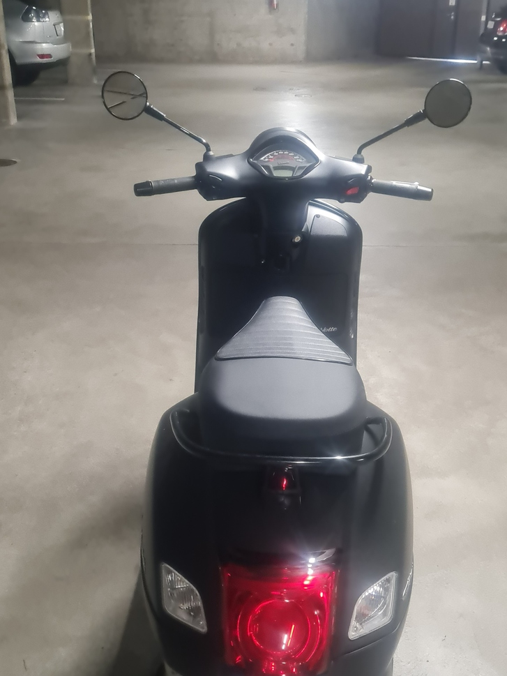 Piaggio Vespa GTS 300 HPE Super Notte in top Zustand PIAGGIO PIAGGIO Vespa GTS 300 HPE Super Notte ABS/ASR