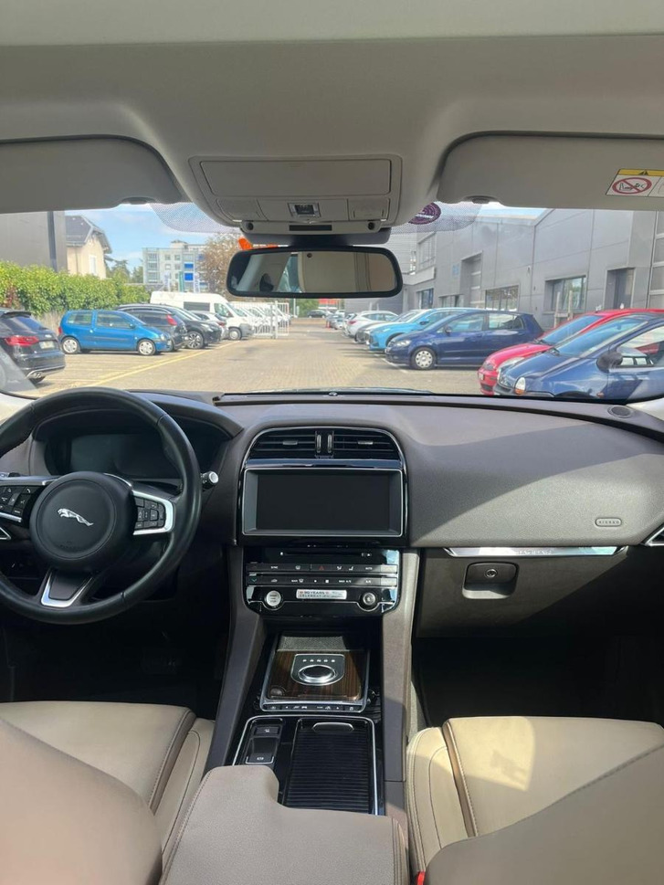 Jaguar F-Pace 2.0 T 250 Prestige AWD