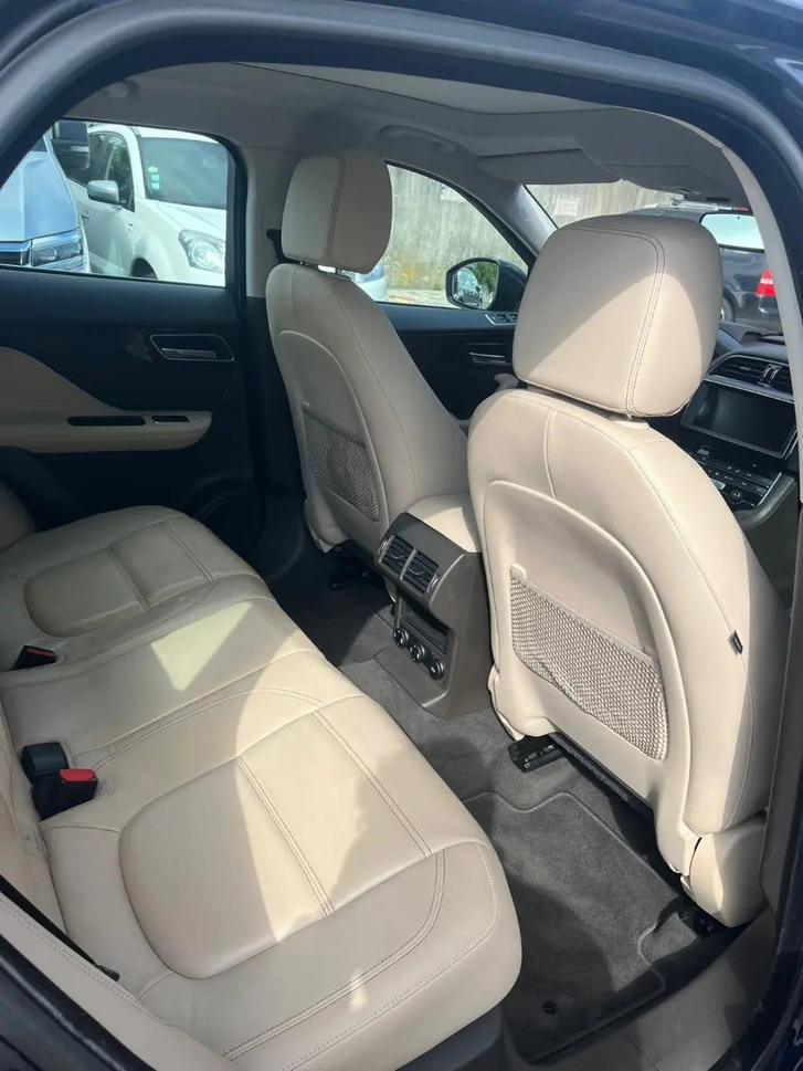 Jaguar F-Pace 2.0 T 250 Prestige AWD