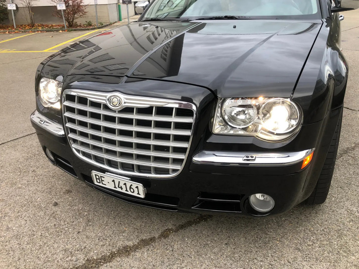 Chrysler 300 C Touring 5.7 V8 HEMI AWD