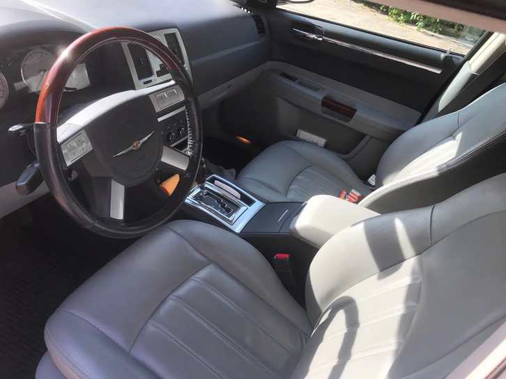 Chrysler 300 C Touring 5.7 V8 HEMI AWD