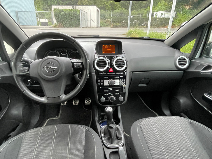 Opel Corsa 1.4i 16V TP Color Ed.