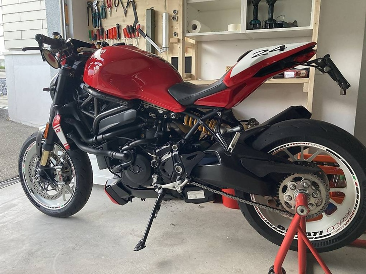 Ducati Monster 1200 R - Top Zustand, ab MFK DUCATI DUCATI Monster 1200 R