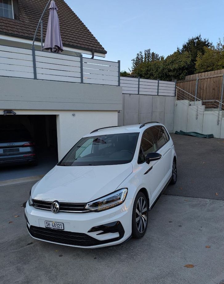 VW Touran 1.8 TSI Sport DSG â Top Ausstattung VW VW Touran 1.8 TSI Sport DSG