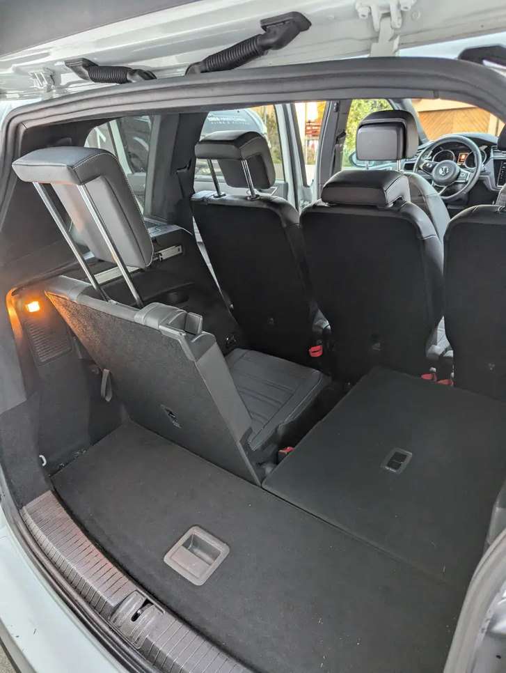 VW Touran 1.8 TSI Sport DSG â Top Ausstattung VW VW Touran 1.8 TSI Sport DSG