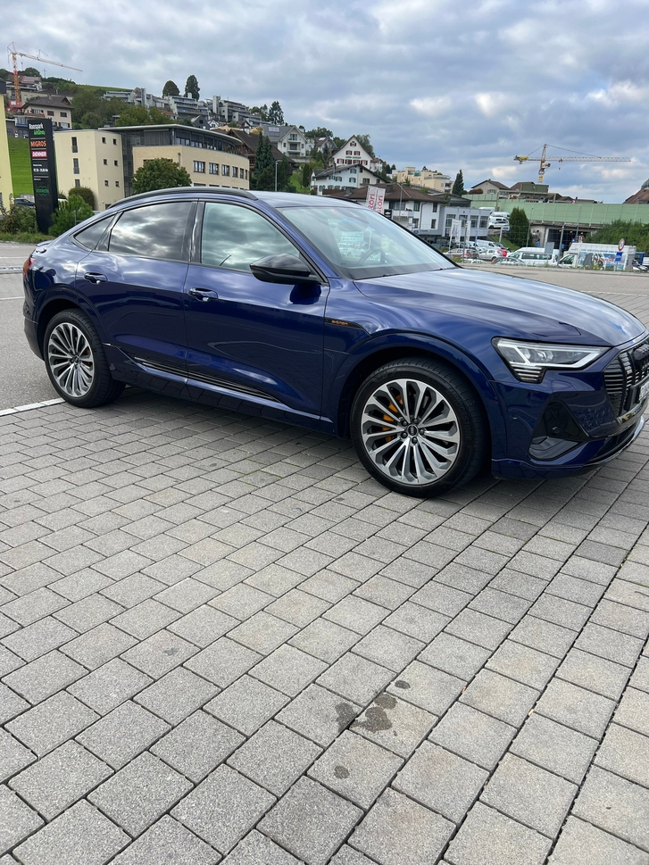 Audi e-tron Sportback 55 S Line quattro Audi e-tron Sportback 55 S Line quattro