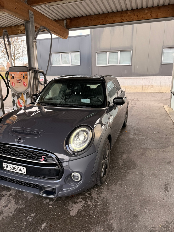 Mini Cooper S F55 2.0i - Top Ausstattung & Komfort Mini Mini Mini F55 2.0i Cooper S SDKG