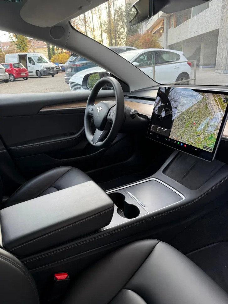 Tesla Model 3 Long Range D