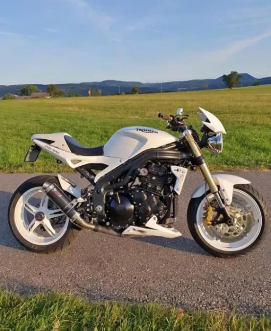 TRIUMPH Speed Triple 1050