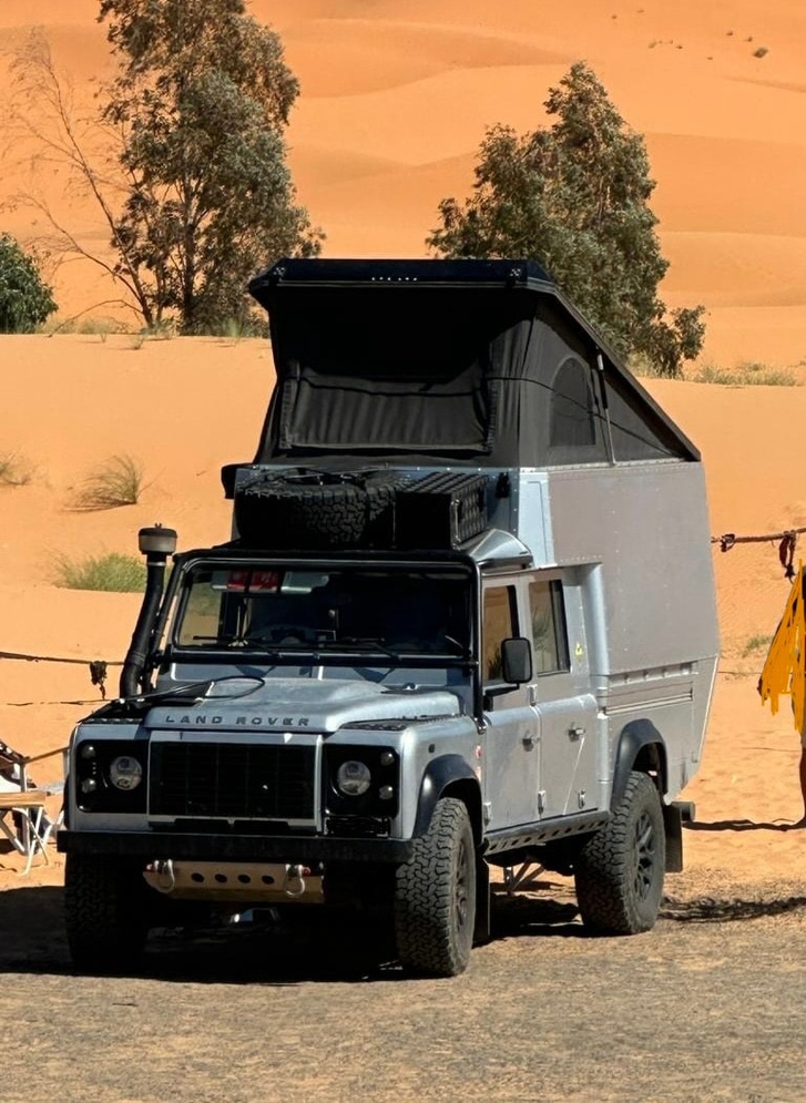 LAND ROVER Defender 130 TD4: Perfekt für Weltreisen! LAND ROVER LAND ROVER Defender 130 TD4 mit Aufbau