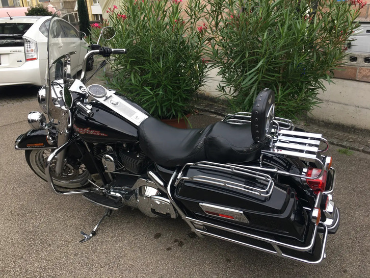 HARLEY-DAVIDSON FLHRI  Road King
