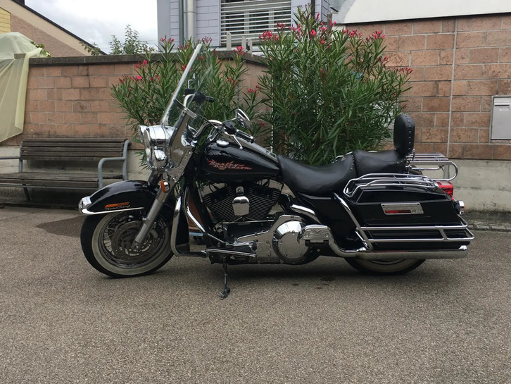 HARLEY-DAVIDSON FLHRI  Road King