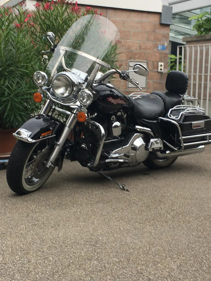 HARLEY-DAVIDSON FLHRI  Road King
