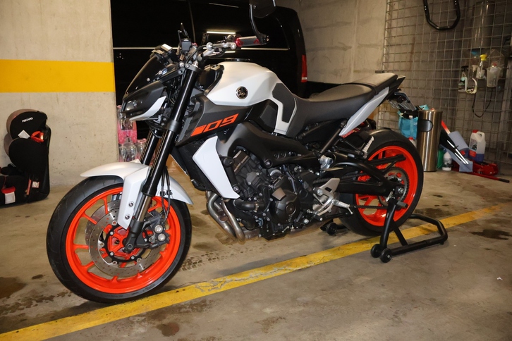 YAMAHA MT-09 ABS YAMAHA MT-09 ABS