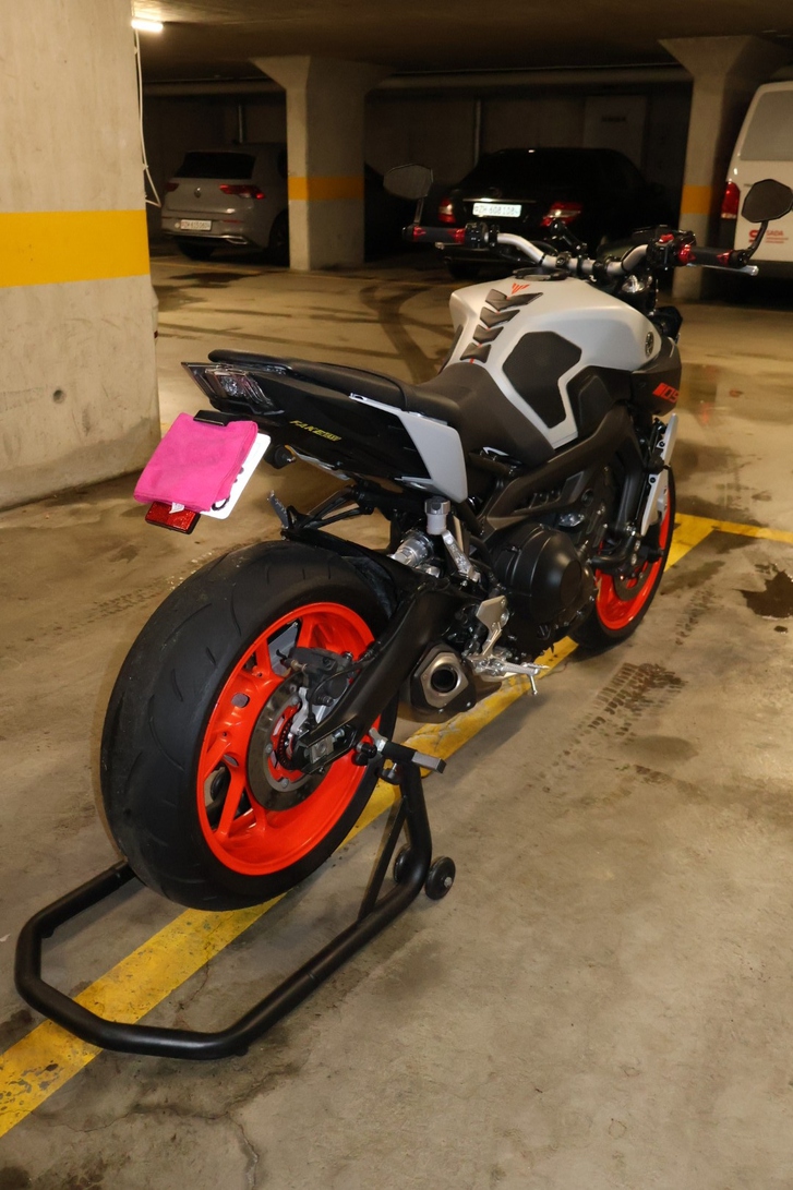 YAMAHA MT-09 ABS - Neuwertig, nur Garagenparkplatz YAMAHA YAMAHA MT-09 ABS