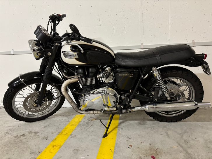 TRIUMPH Bonneville 900 i T 100