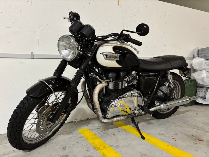 TRIUMPH Bonneville 900 i T 100