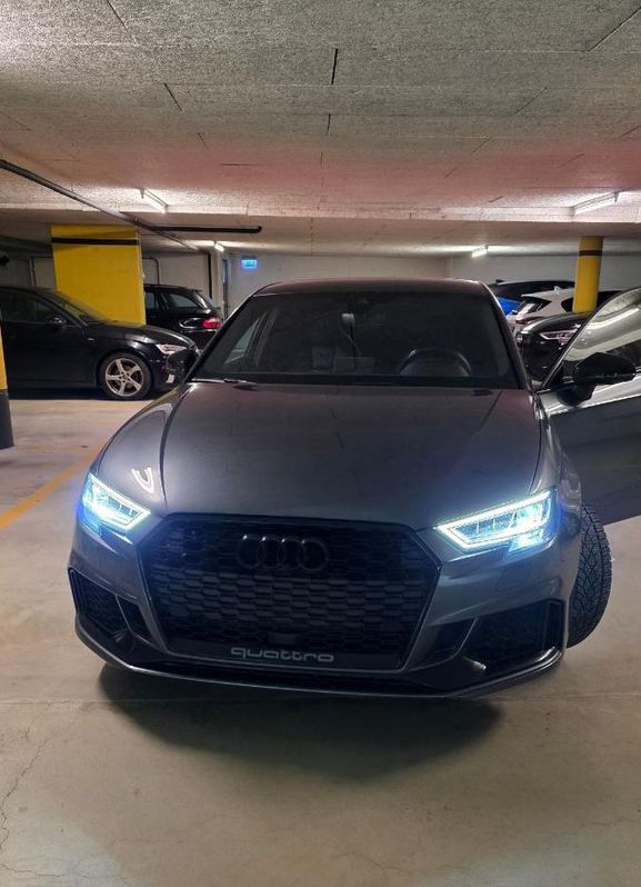 Audi RS3 Sportback 2.5 T FSI quattro S-Tronic Audi RS3 Sportback 2.5 T FSI quattro S-Tronic