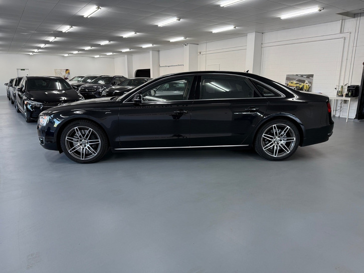 Luxuriöser Audi A8 W12 LWB S-Line Audi Audi A8 6.3 W12 quat. T-Tronic LWB