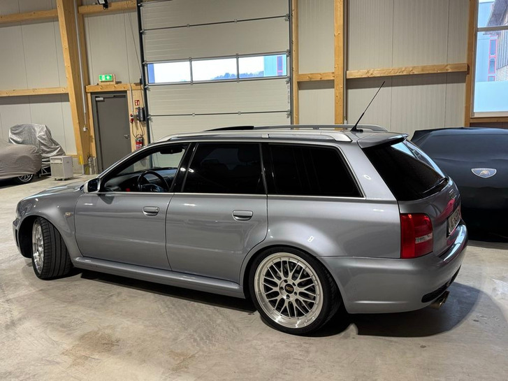 Audi RS4 Avant mit 460 PS - Top Ausstattung Audi Audi RS4 Avant 2.7 V6 Biturbo quattro