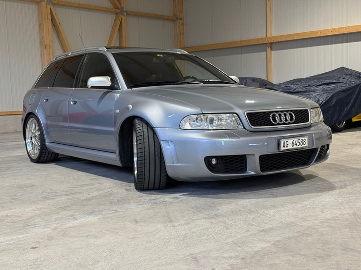 Audi RS4 Avant mit 460 PS - Top Ausstattung Audi Audi RS4 Avant 2.7 V6 Biturbo quattro