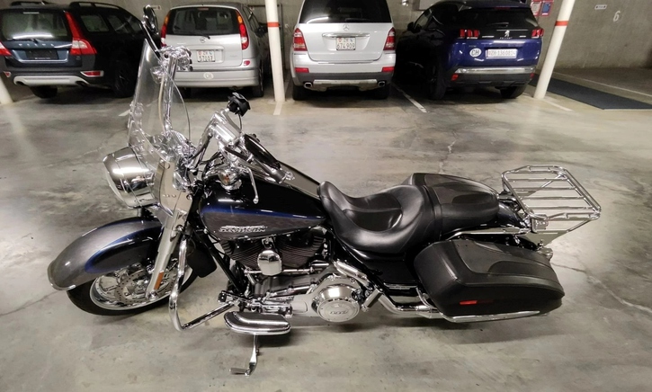 HARLEY-DAVIDSON FLHRSE4 Road King CVO Screamin Eagle ABS