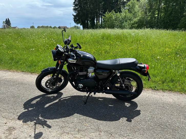 TRIUMPH Bonneville 900 i T 214