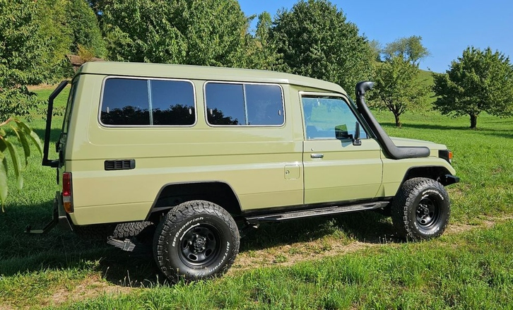 Toyota Land Cruiser 400 Hdt Long 4.2D