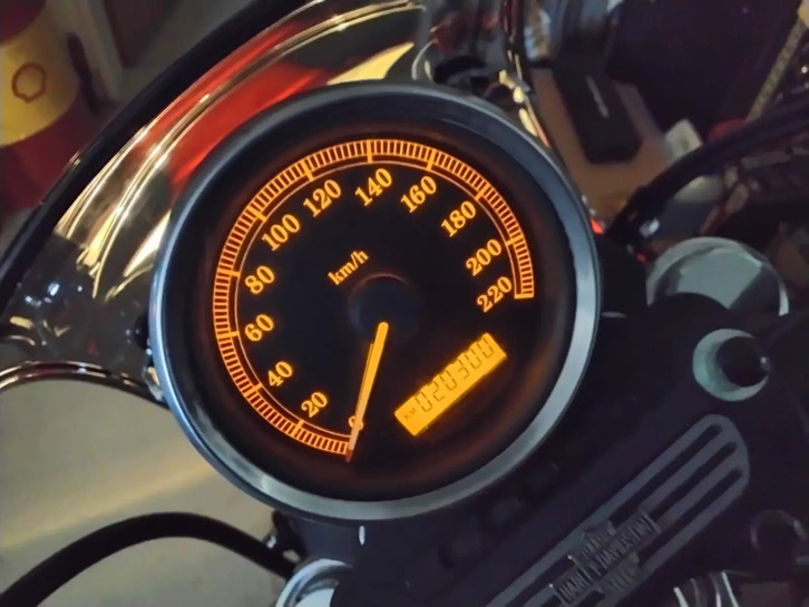 Harley-Davidson Sportster 883R: Gepflegt & Viel Zubehör HARLEY-DAVIDSON HARLEY-DAVIDSON XL 883 R Sportster Roadster Injection