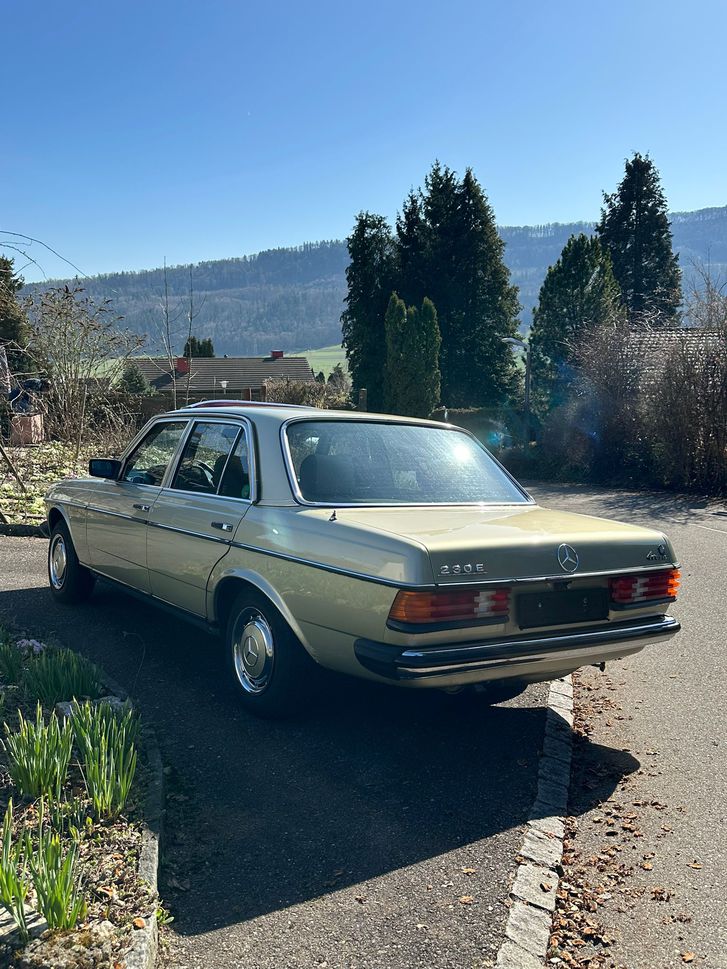 Mercedes-Benz W123 230 E