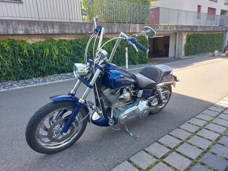 Harley-Davidson Dyna Super Glide Custom - Top Zustand HARLEY-DAVIDSON HARLEY-DAVIDSON FXDWGI Dyna Super Glide Custom