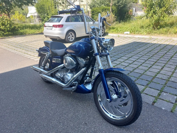 Harley-Davidson Dyna Super Glide Custom - Top Zustand HARLEY-DAVIDSON HARLEY-DAVIDSON FXDWGI Dyna Super Glide Custom