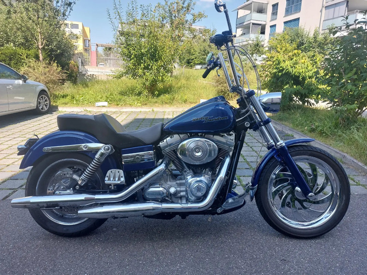 Harley-Davidson Dyna Super Glide Custom - Top Zustand HARLEY-DAVIDSON HARLEY-DAVIDSON FXDWGI Dyna Super Glide Custom