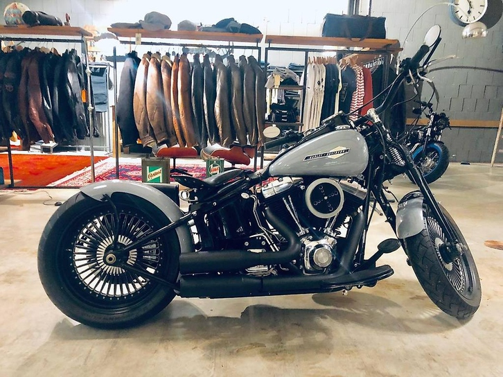 HARLEY-DAVIDSON FLSTSB Cross Bones Custom